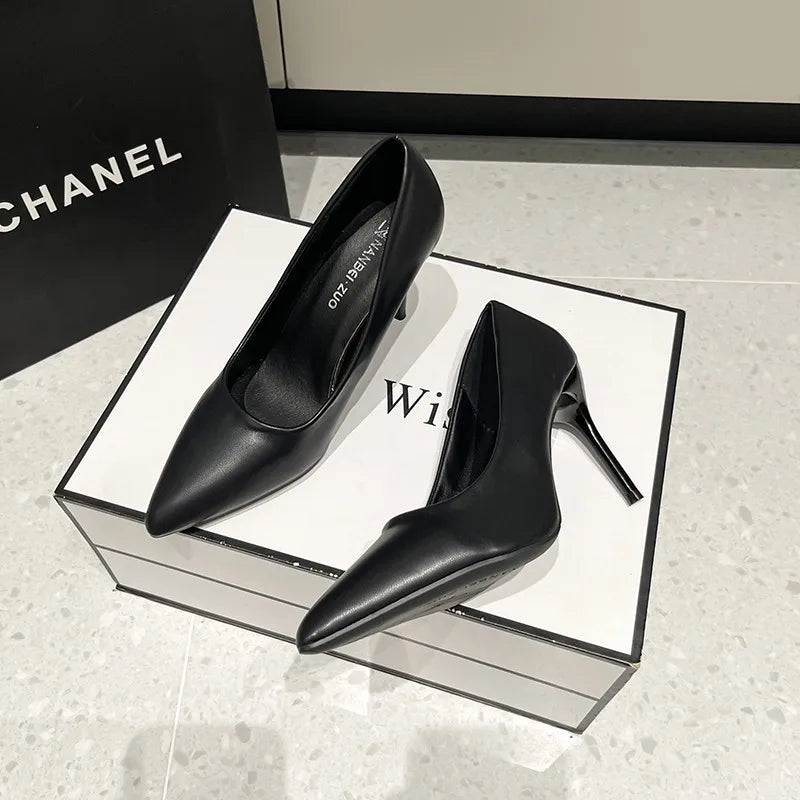 Eva Pumps